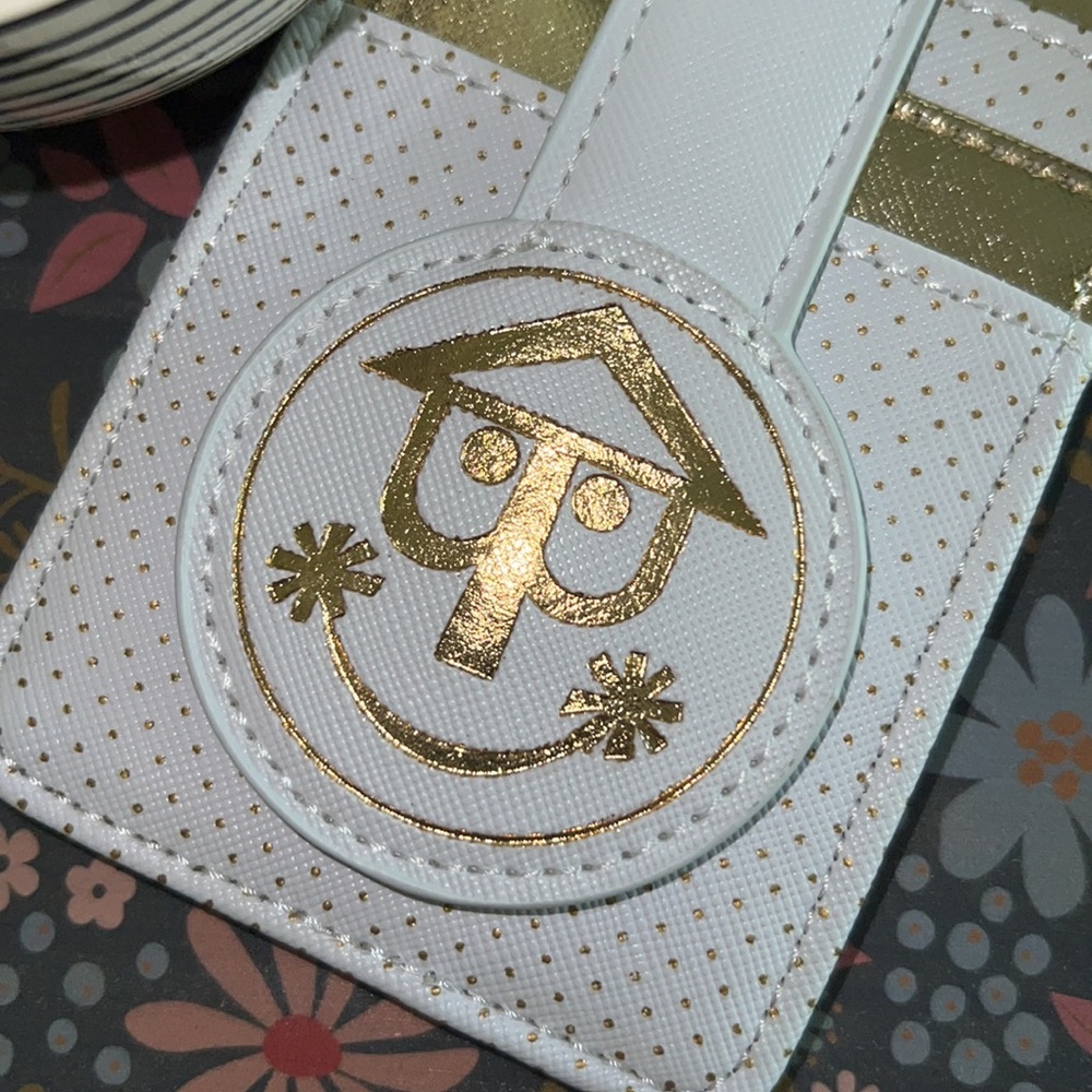 Disney It’s A Small World card holder - Picture 6 of 7